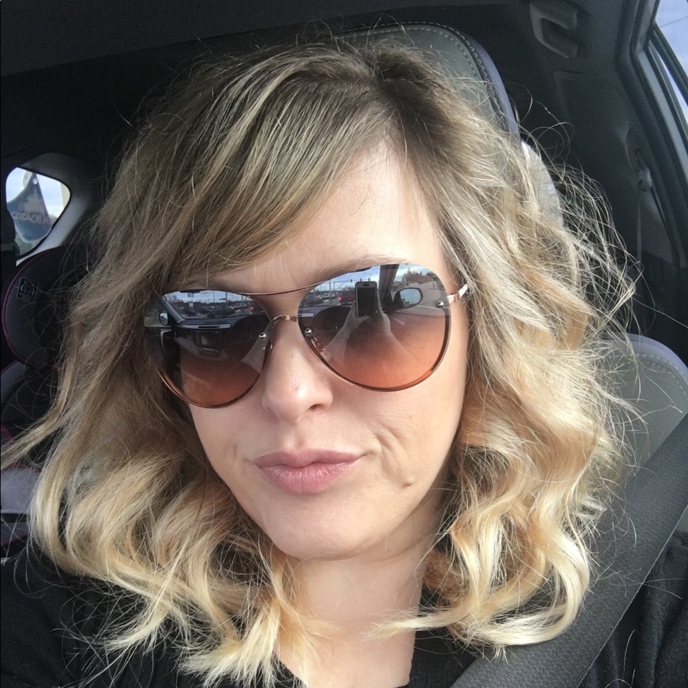 Meet your Posher, Carrie